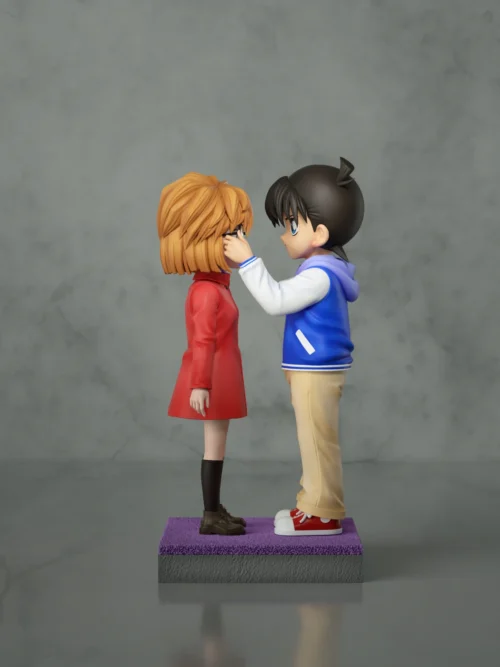 1/6 Scale Conan Edogawa Helps Ai Haibara Put On Glasses - Detective Conan Statue - YYDS Studios