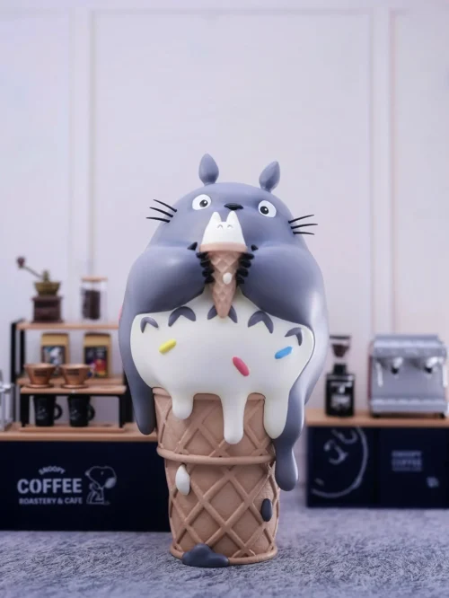 Totoro Holding Ice Cream - My Neighbor Totoro Statue - Mr Dinosaur Studio - Image 1