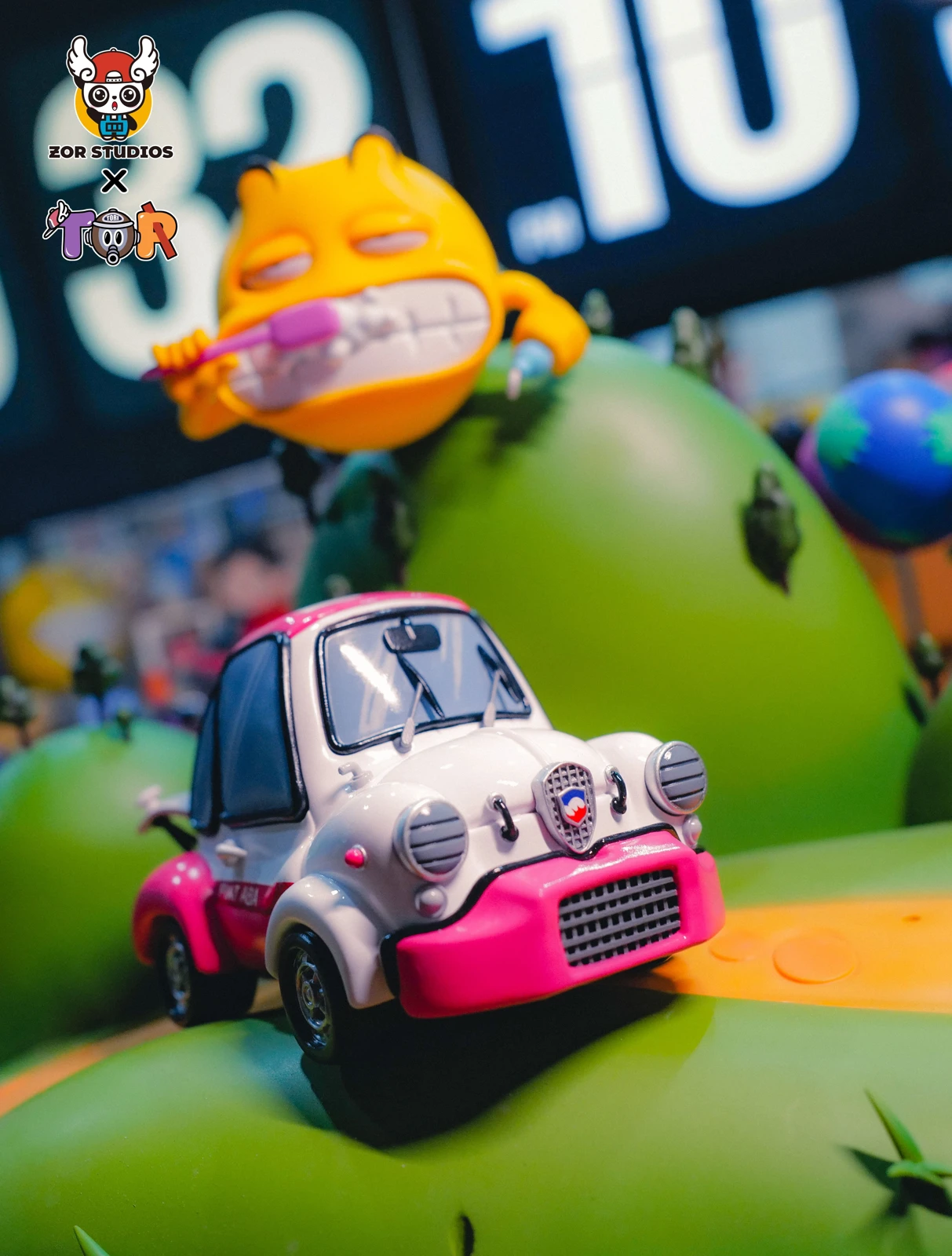 WCF Scale Vehicle Series 001 Aba Taxi - Dr. Slump Resin Statue - ZOR Studios - Image 7