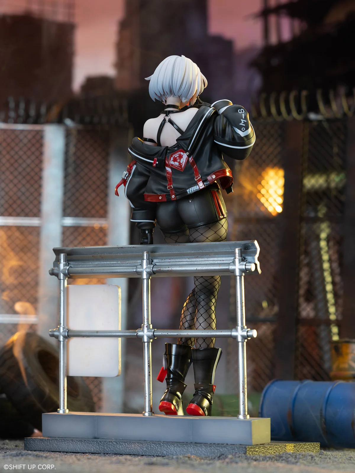 1/6 Scale Villain Racer Ver. Drake - Goddess of Victory: Nikke Official Statue - kawa design - Image 3