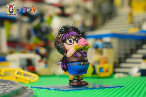 WCF Scale Carrying Poop Arare/ Arale - Dr. Slump Resin Statue - ZOR Studios - Image 2