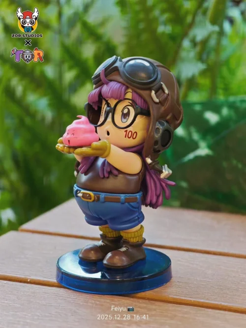 WCF Scale Carrying Poop Arare/ Arale - Dr. Slump Resin Statue - ZOR Studios - Image 1