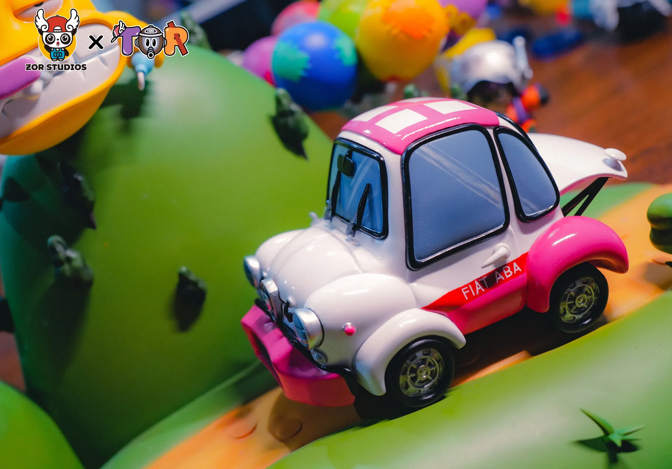 WCF Scale Vehicle Series 001 Aba Taxi - Dr. Slump Resin Statue - ZOR Studios - Image 6