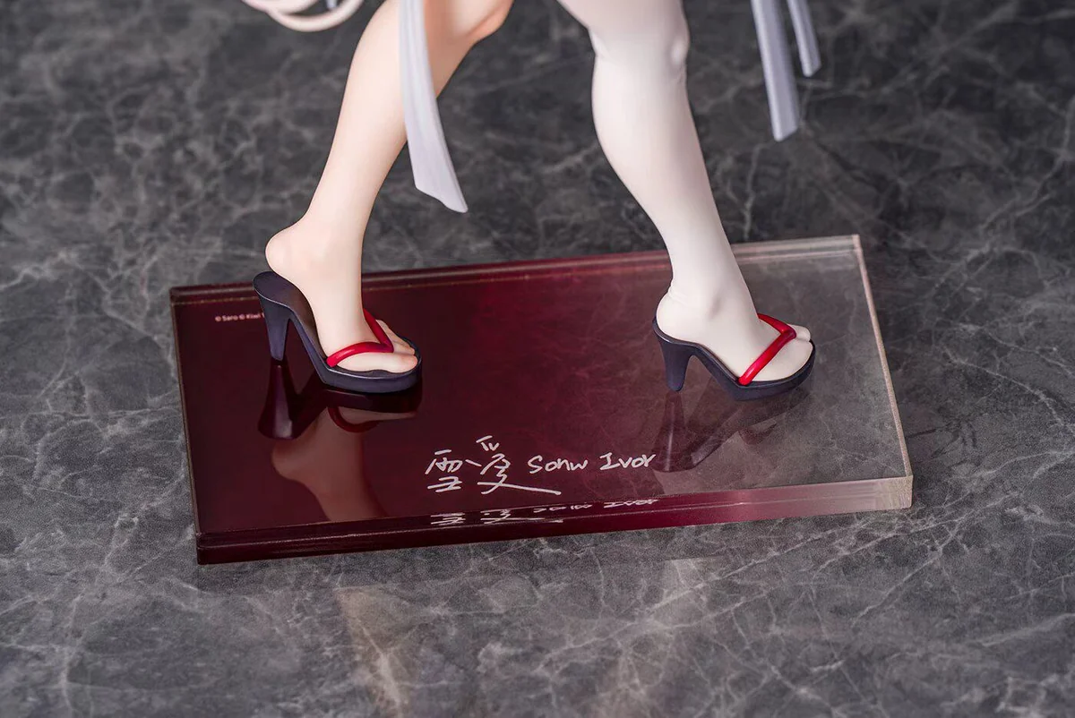 Snow Lovr Original Character Figure Deluxe Edition, 1/6 scale by Kiwi Toys. Exquisite ethereal winter maiden with an elaborate crystalline snow and ice.