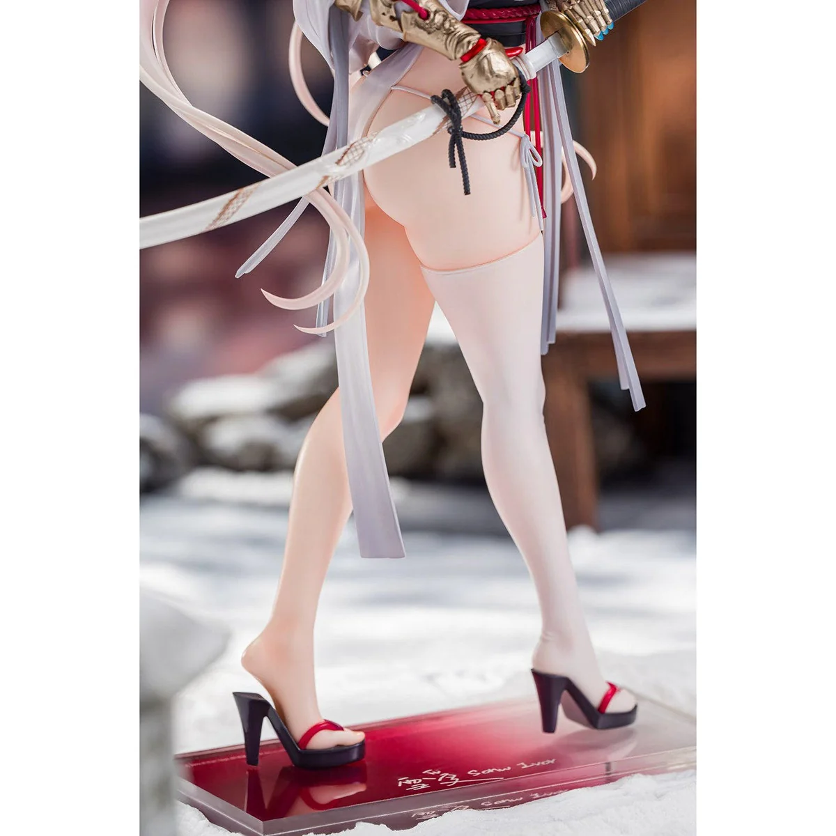 Kiwi Toys 1/6 scale Snow Lovr figure. Exquisite sculpt details of the ethereal winter maiden in white, amidst crystalline snow and ice.