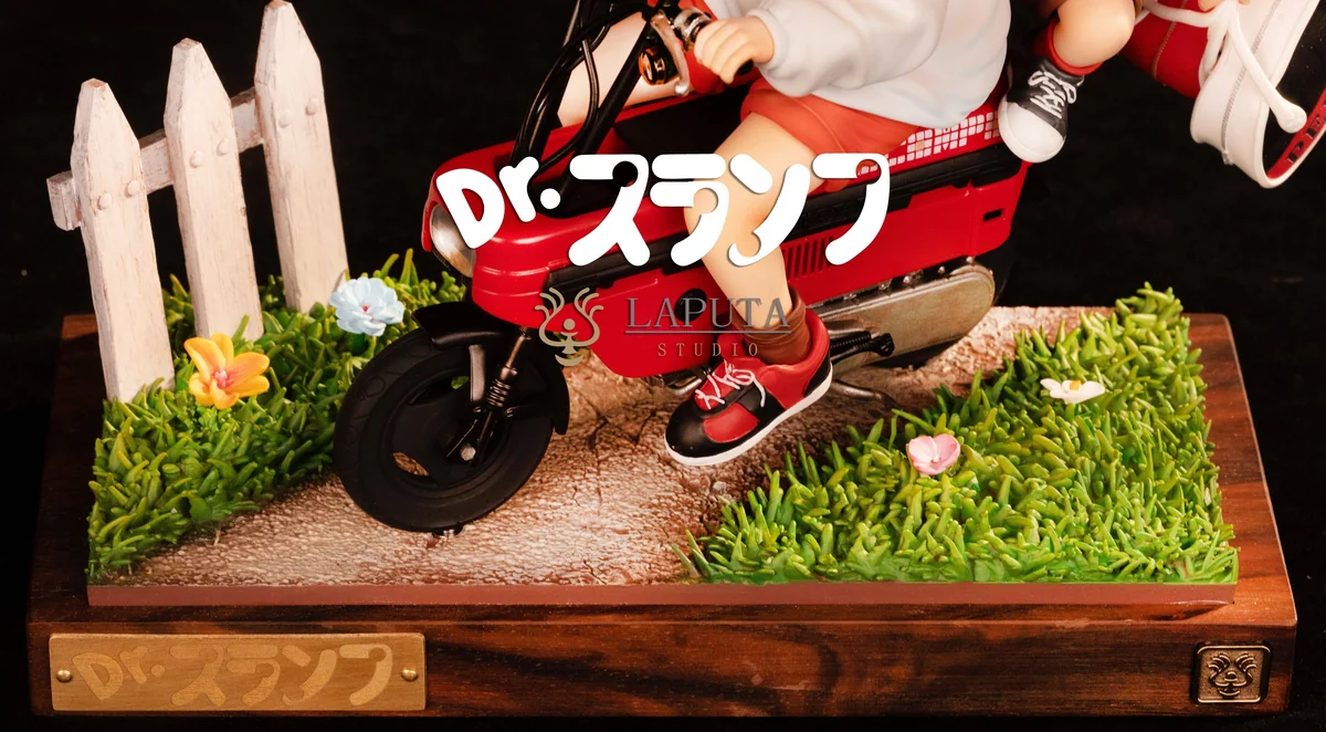 "Premium LAPUTA Studio Dr. Slump Arale & Midori Sensen resin statue diorama. Detailed views highlight the limited edition whimsical sculpt."