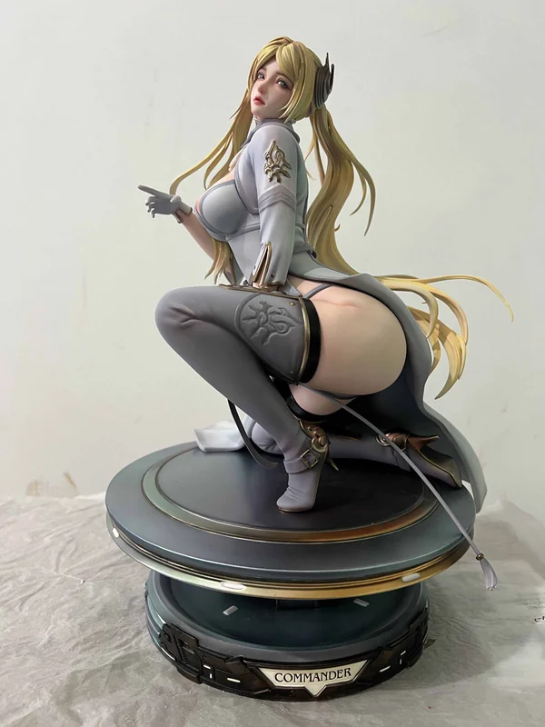 1/4 Scale Commander White & Operator 21O - NieR: Automata Resin Statue - Thunder Studio - Image 4
