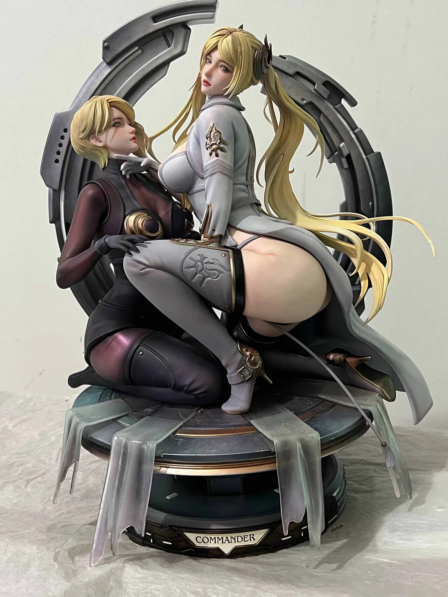"Limited Edition 1/4 NieR Automata Commander & Attendant resin statue by Thunder Studio. See dynamic poses and intricate sci-fi details."