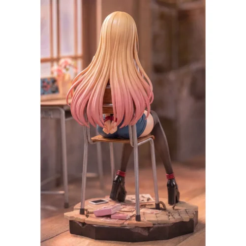"Exclusive 1/6 Kitagawa Marin resin statue. High-detail by Star Sea Studio, showing charming pose, vibrant personality, intricate sculpting."