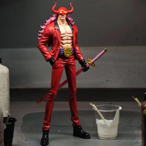 "Dynamic and detailed Longhu Studio One Piece Who's-Who statue, showcasing his ferocious form amidst rocky battle scenery."
