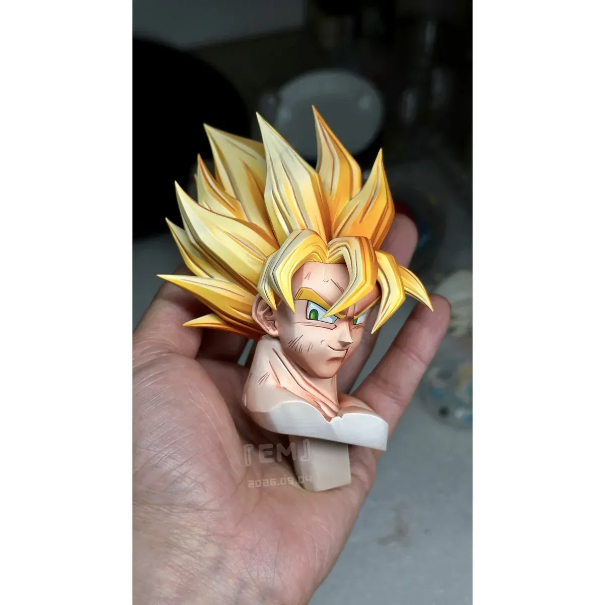 "Limited Edition 1/5 Scale Instant Transmission Goku Bust statue. Dynamic Super Saiyan Goku with energy effects, showcasing detailed sculpture."