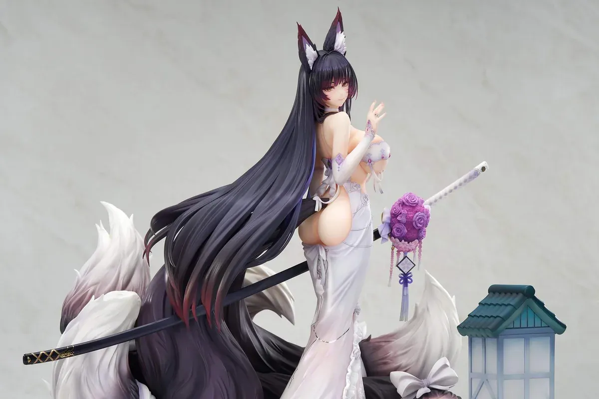 "Premium acrylic display case with integrated LED lighting, elegantly illuminating the official 1/7 Azur Lane Kroos Wisteria Heart statue."